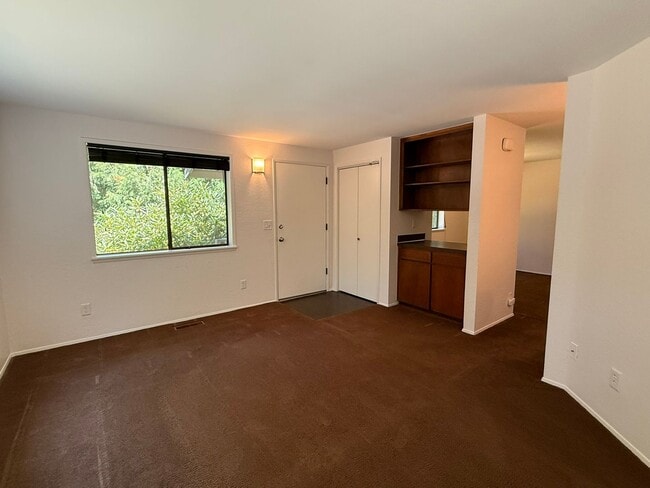 Photo - 2Bd/1.75Ba Issaquah Home