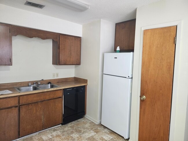 Kitchen - 25 6th St Unit B