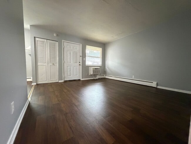 Building Photo - 421 Poplar Level Ct Unit 217