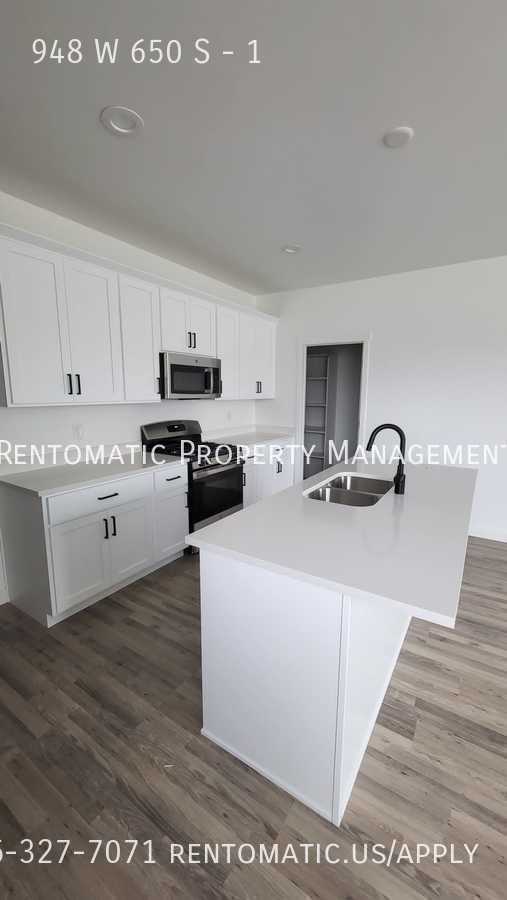 Photo - 948 W State Rd