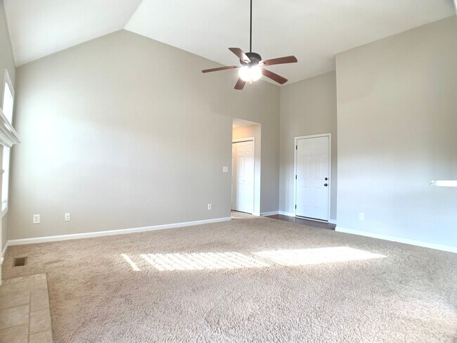 Photo - 842 Shelton Cir