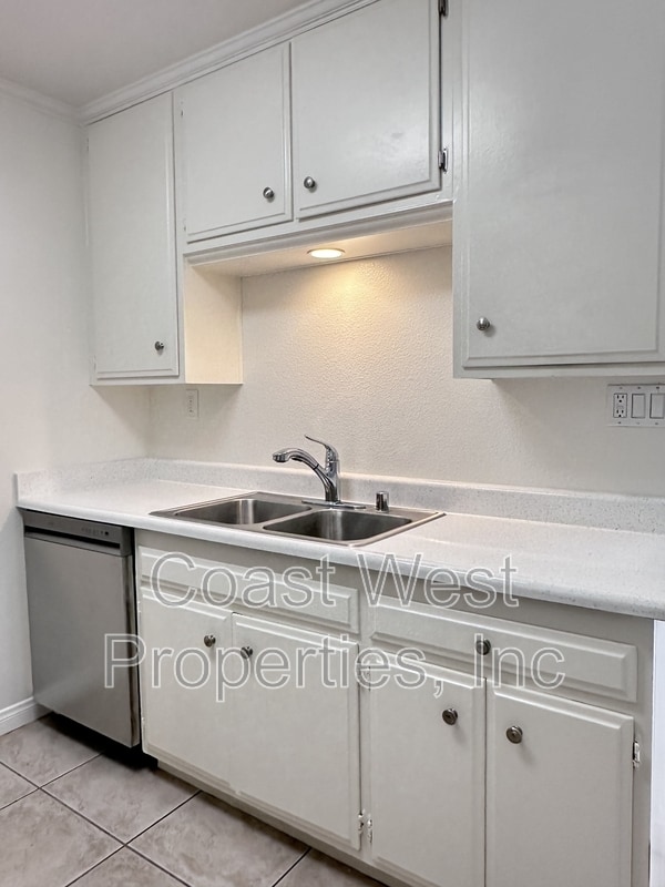 Photo - 1810 Broadway St