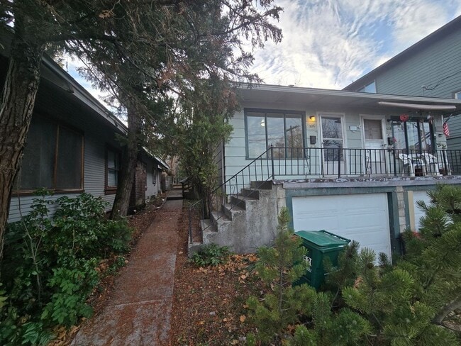 Building Photo - 526 N 8th St