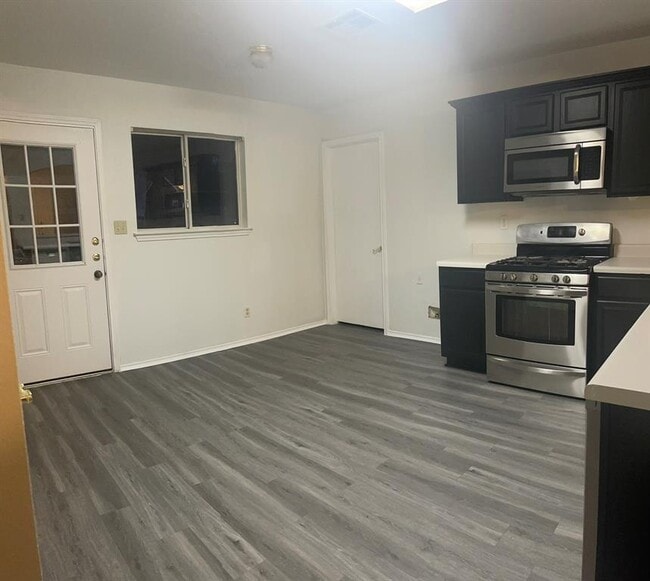 Photo - 221 Britni Loop