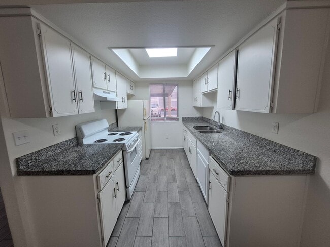 Building Photo - 2630 S Virginia Dr Unit 2630