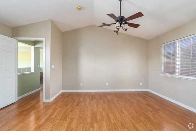 Building Photo - A SUPERB AND STUNNING 4 BEDROOM HOME IN TR...
