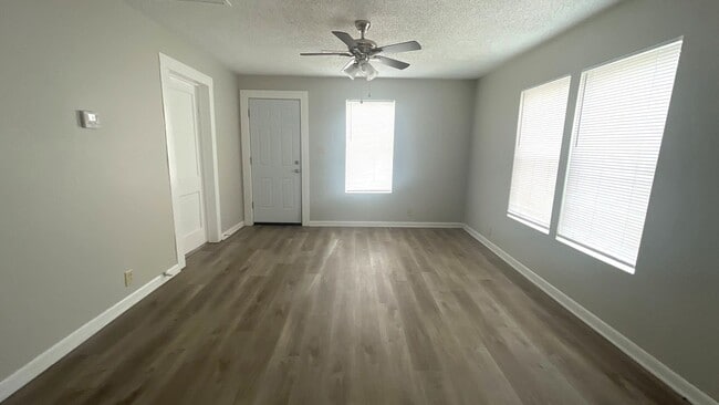 Photo - 918 3rd Ave S