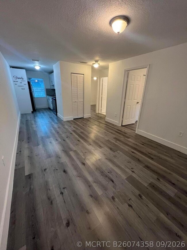 242 NW 14th St Unit 2