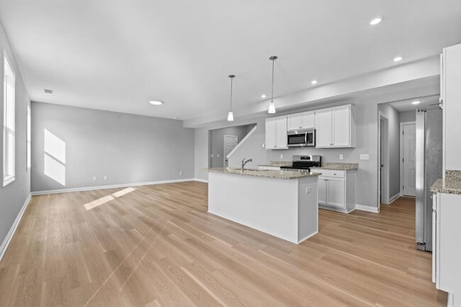 Photo - 113 Lambert Fld