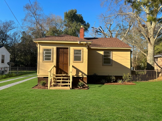 Building Photo - 2005 Mott Dr W