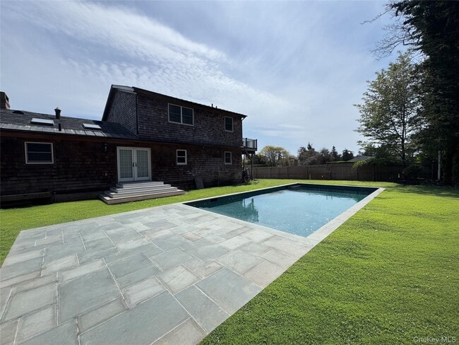 Photo - 20 Alanson Ln