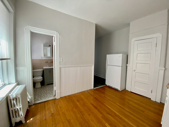 Building Photo - 34 Anderson St Unit 2