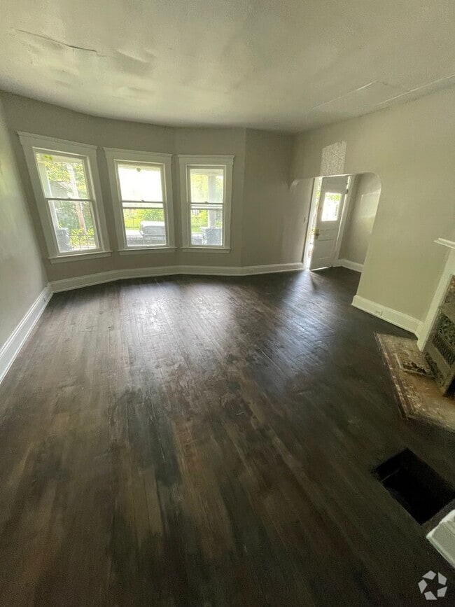 Building Photo - Section 8 Accepted! Rental