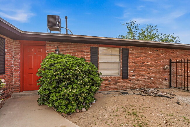 Photo - 3-Bedroom Duplex with Refrigerated AC. Unit #B