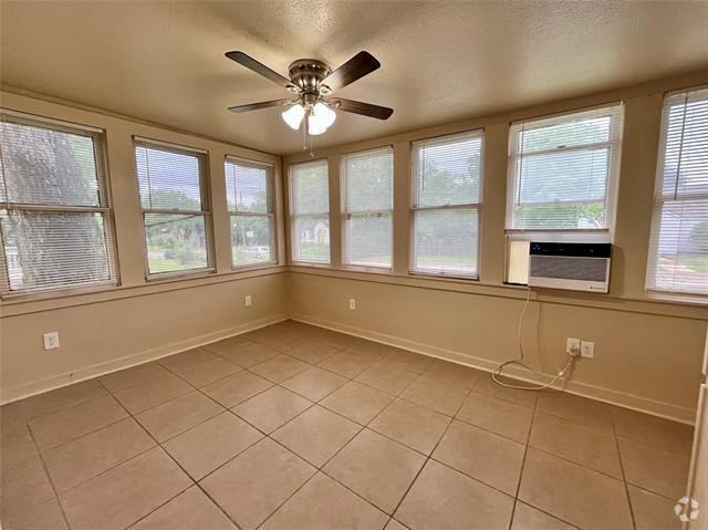 Building Photo - 301 Amarillo St Rental