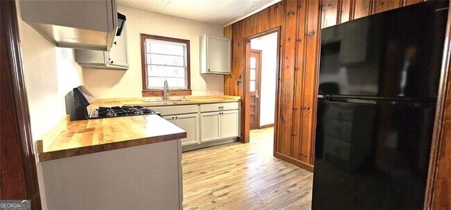 Photo - 320 Adair St