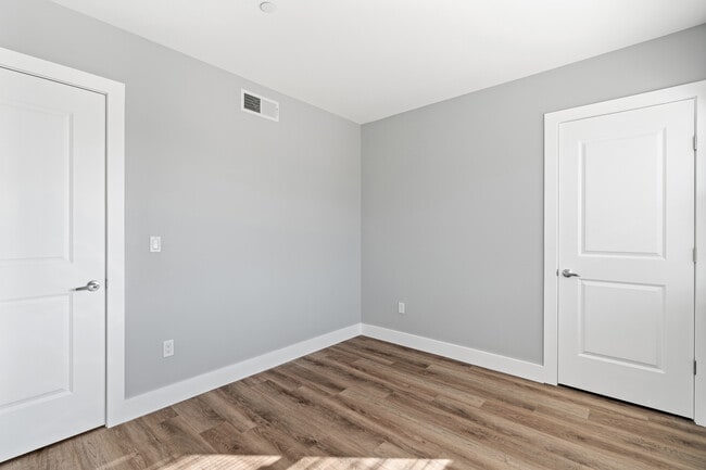 Photo - 250 Captain Thomas Blvd