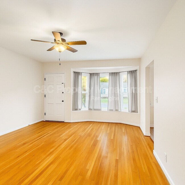 Photo - 3240 Del Vina St