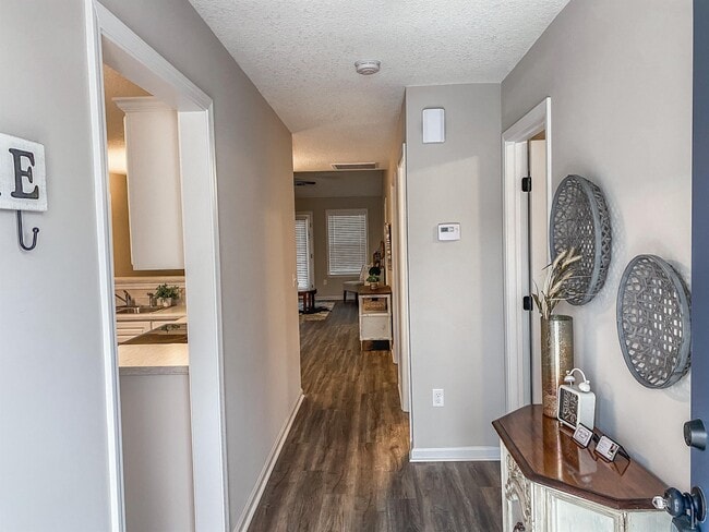 Photo - 413 Andover Dr