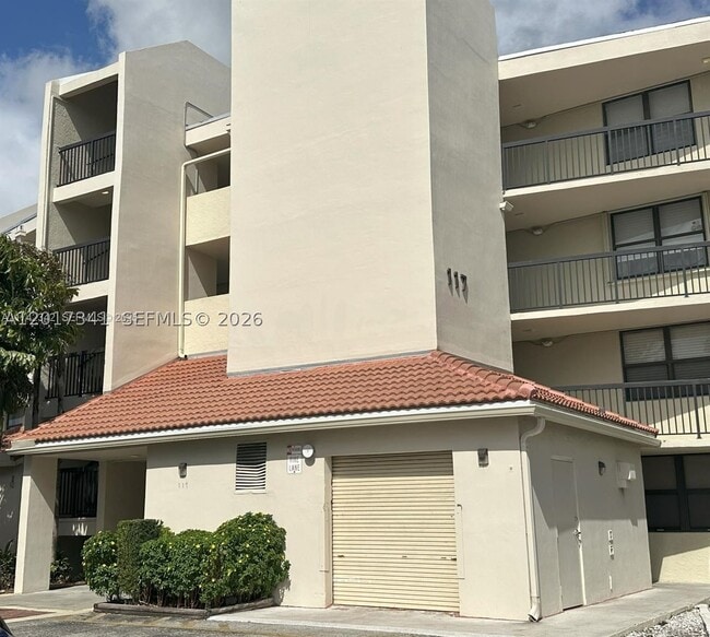 Building Photo - 117 Lake Emerald Dr Unit 308