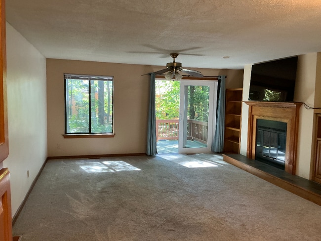 Photo - 79 Dunvegan Wds Dr