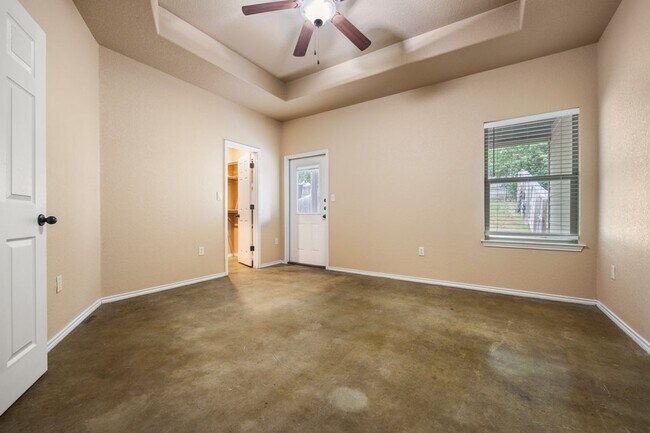 Photo - AVAILABLE NOW! Nice 3 Bedroom Duplex locat...