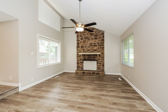 Photo - 252 Cedarmont Cir