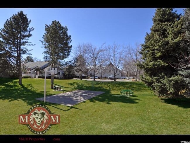 Photo - 4 Bd 2 Bath Townhome Over 2100 sq ft