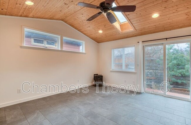 Photo - 1252 NW Milwaukee Ave