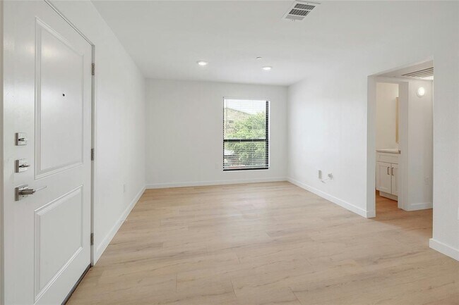 Photo - 1915 E Martin Luther King Jr Blvd Unit 108