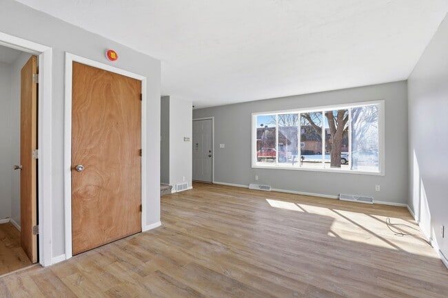 Building Photo - 836/840 Greenwood Court Unit 836