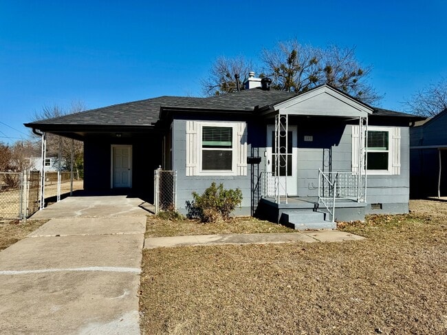 Photo - 809 Proctor Pl