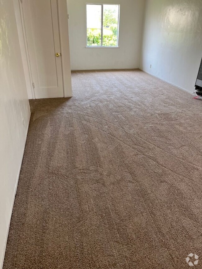 Building Photo - Rhodes 2421 Unit 2423 Rental
