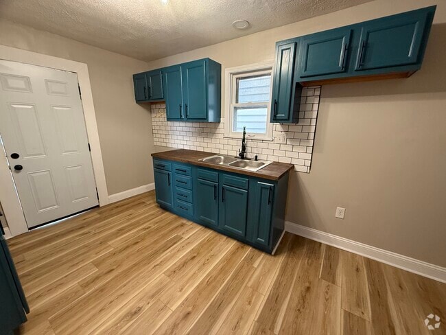 Building Photo - 505 Clinton St Rental