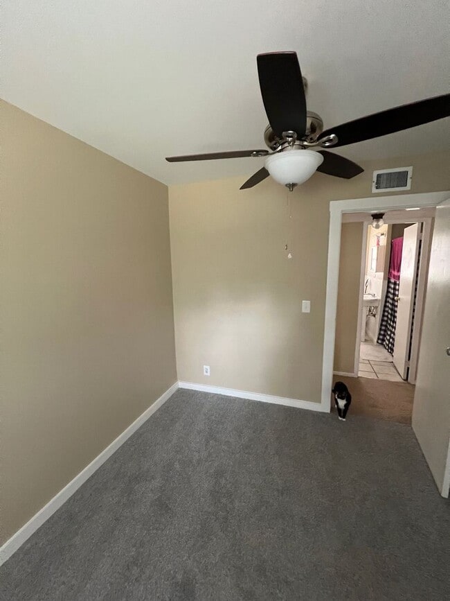 Cute home in the city. - Cute home in the city.