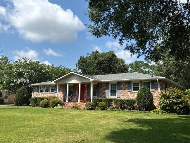 Building Photo - $300 off one month!!! Modern Comforts with Granite & Hardwood Finishes!" 3 Bedroom 2 bath home.