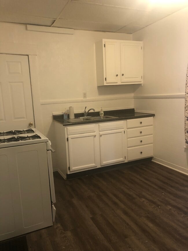 Kitchen - 2202 Raspberry St