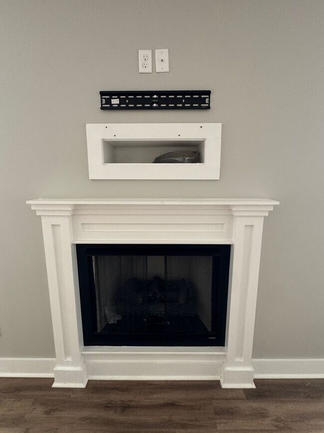 Photo - Beautiful 3 Bedroom, 2 Bath Craftsman-Styl...