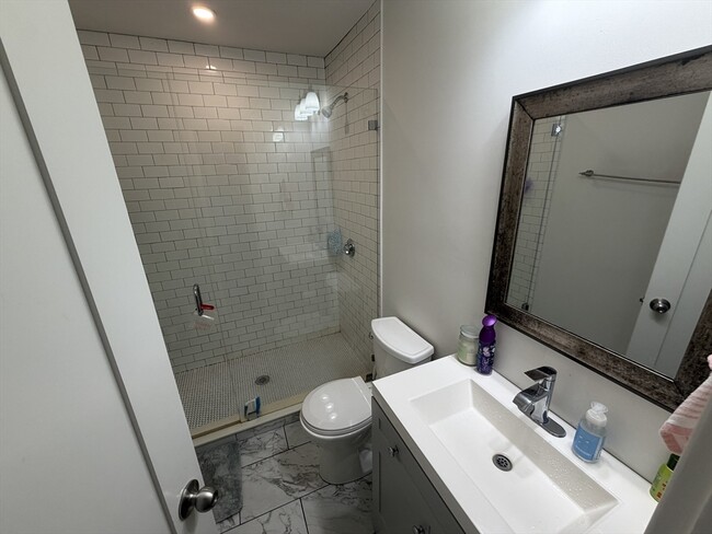 Photo - 301-305-305 Dudley St Unidad 8