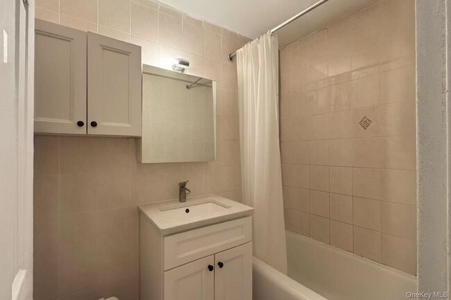 Building Photo - 137-40 45th Ave Unit 2L