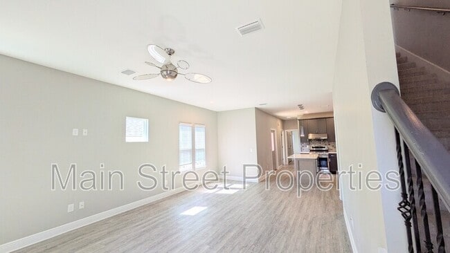 Photo - 121 N C St
