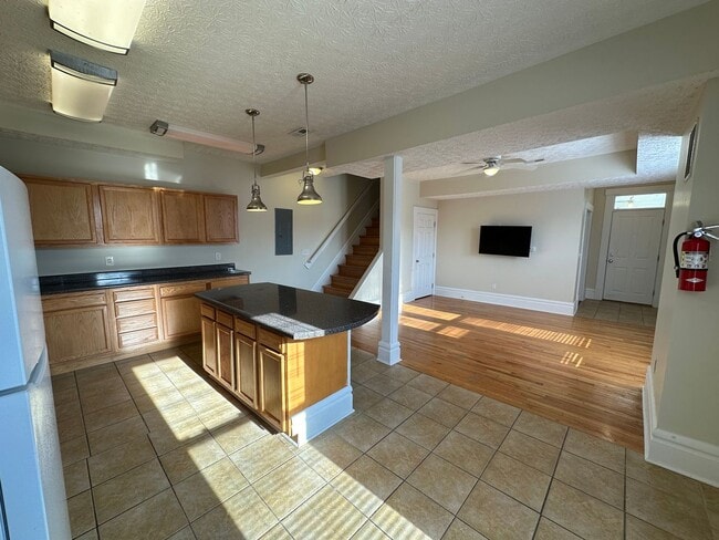 Photo - 265 E 11th Ave