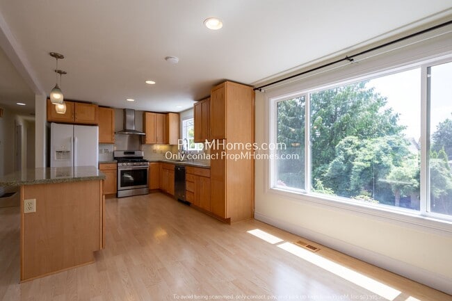 Photo - Cozy Home in the Heart of Oatfield - Five ...