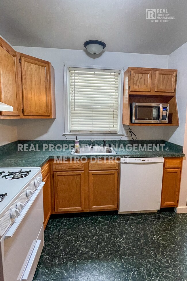 Photo - 823 E Second St