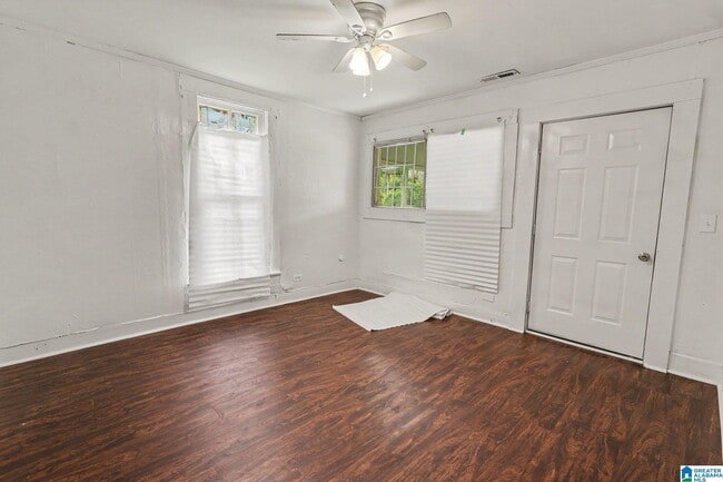 Photo - 220 Avenue Z