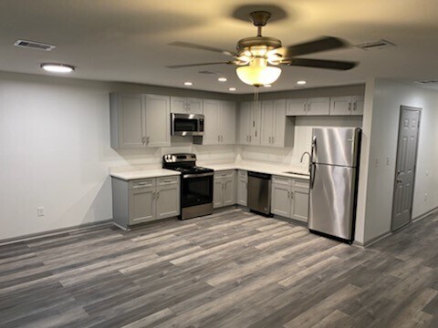 Building Photo - 8111 Corinth St