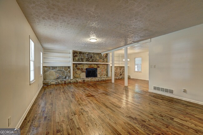 Photo - 4090 Knotty Oak Trail