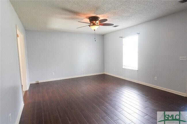 Photo - 208 Poplar St