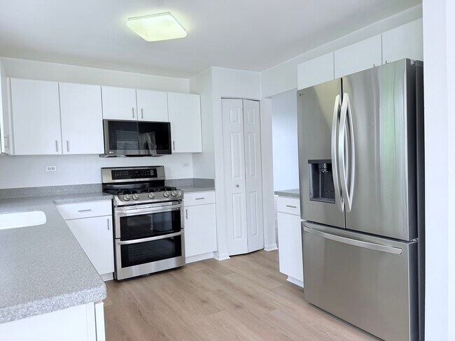Photo - 1146 Bristol Ln Unit 1146