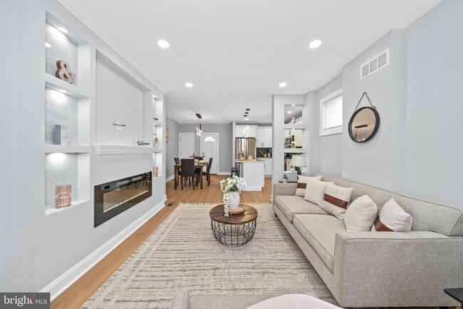 Photo - 504 W 26th St